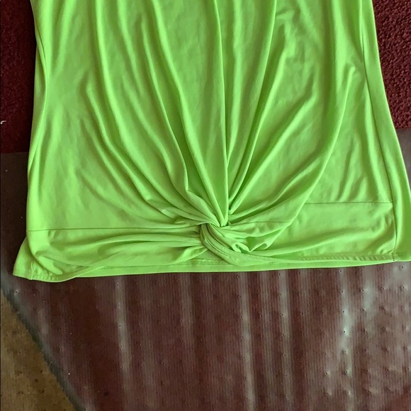 Sz med top by New Direction - Picture 4 of 4